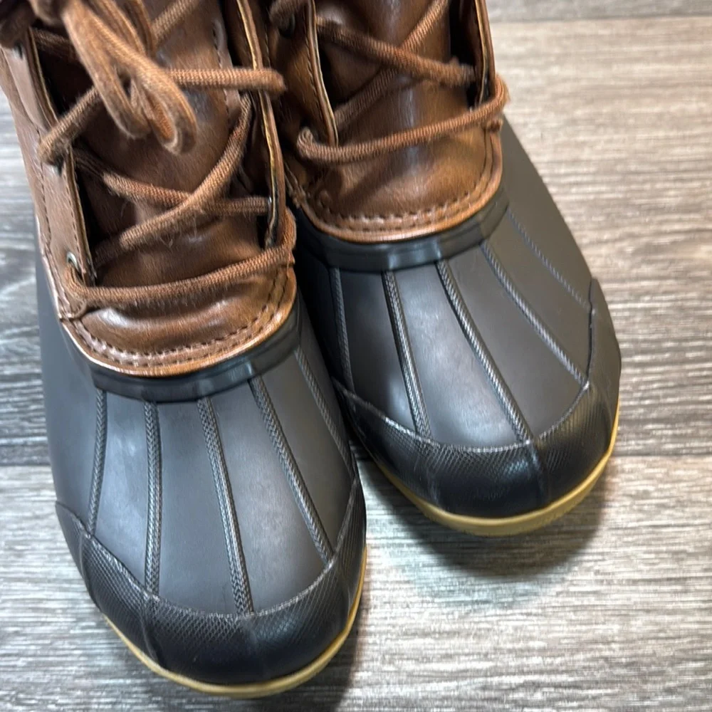 Sperry Boots kids size 4 (s41)